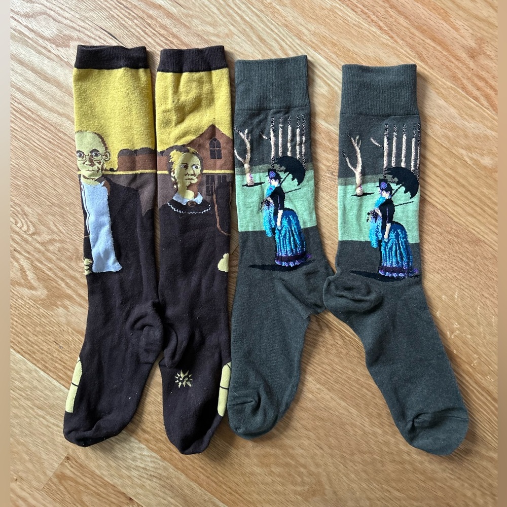 Art themed socks American Gothic Grant Wood La Grande Jatte Seurat Men's sz 9-11 - Picture 1 of 3